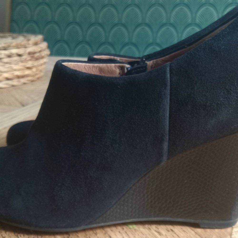 Clarks Artisan black suede booties - Picture 7 of 16